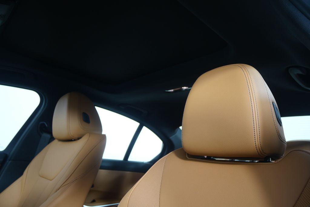 Thumbnail: 2026 BMW 3 Series - 12