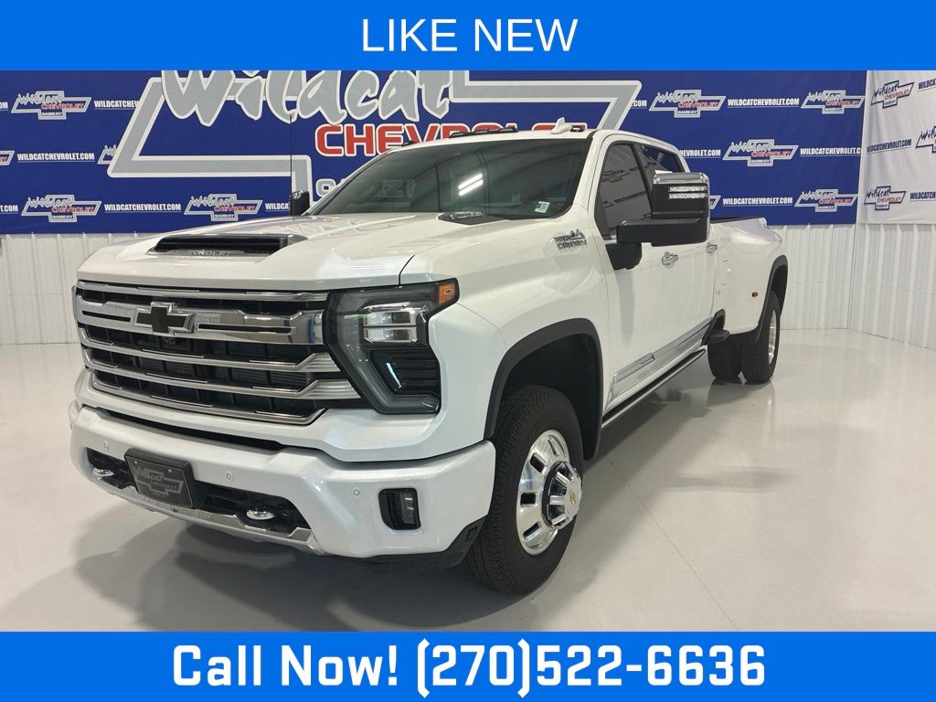 White (Iridescent Pearl Tricoat) 2025 Chevrolet Silverado 3500HD Pickup Truck Four-Wheel Drive Automatic