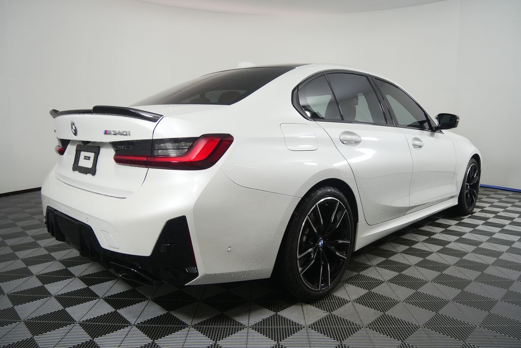 Thumbnail: 2026 BMW 3 Series - 3