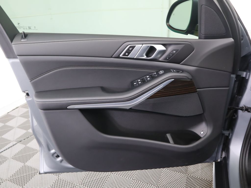 Thumbnail: 2025 BMW X5 - 25