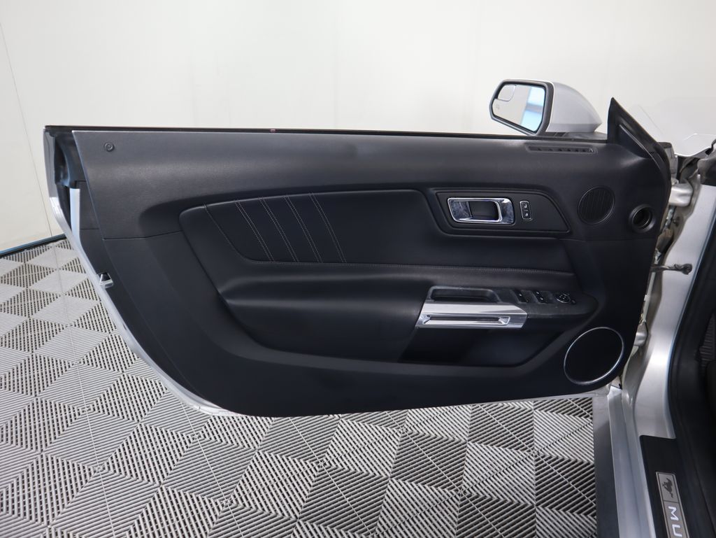 Thumbnail: 2016 Ford Mustang - 32