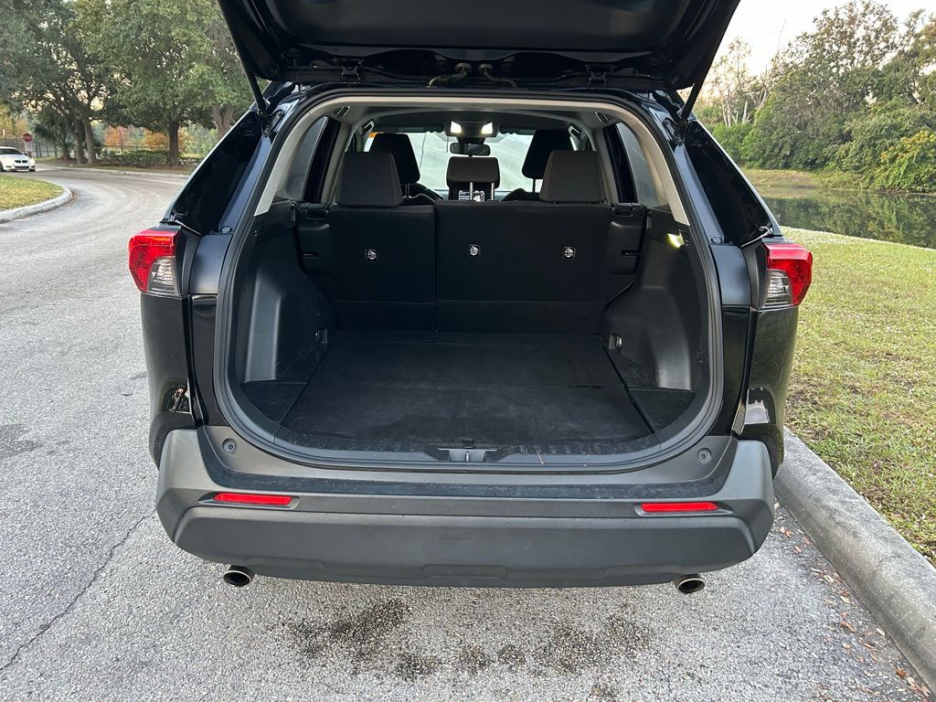 Thumbnail: 2020 Toyota RAV4 - 10