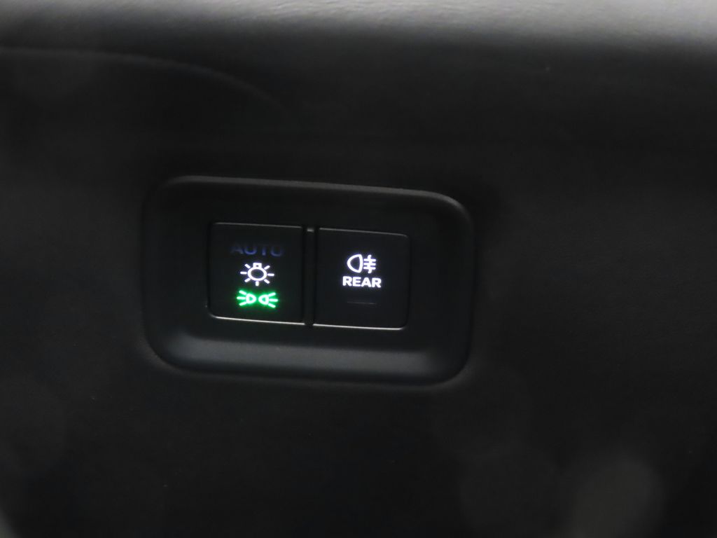 Thumbnail: 2025 Porsche Cayenne - 25