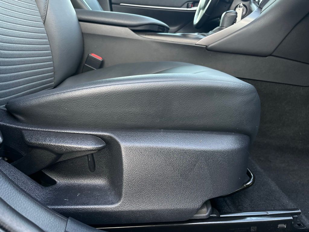 2022 Toyota Camry SE 28