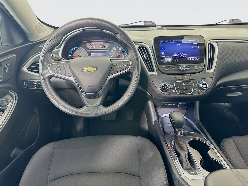 Thumbnail: 2024 Chevrolet Malibu - 21