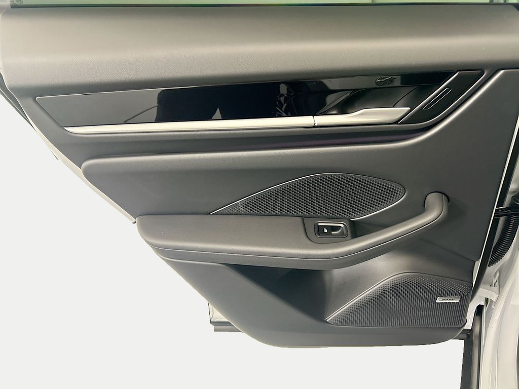 Thumbnail: 2026 Porsche Macan - 26