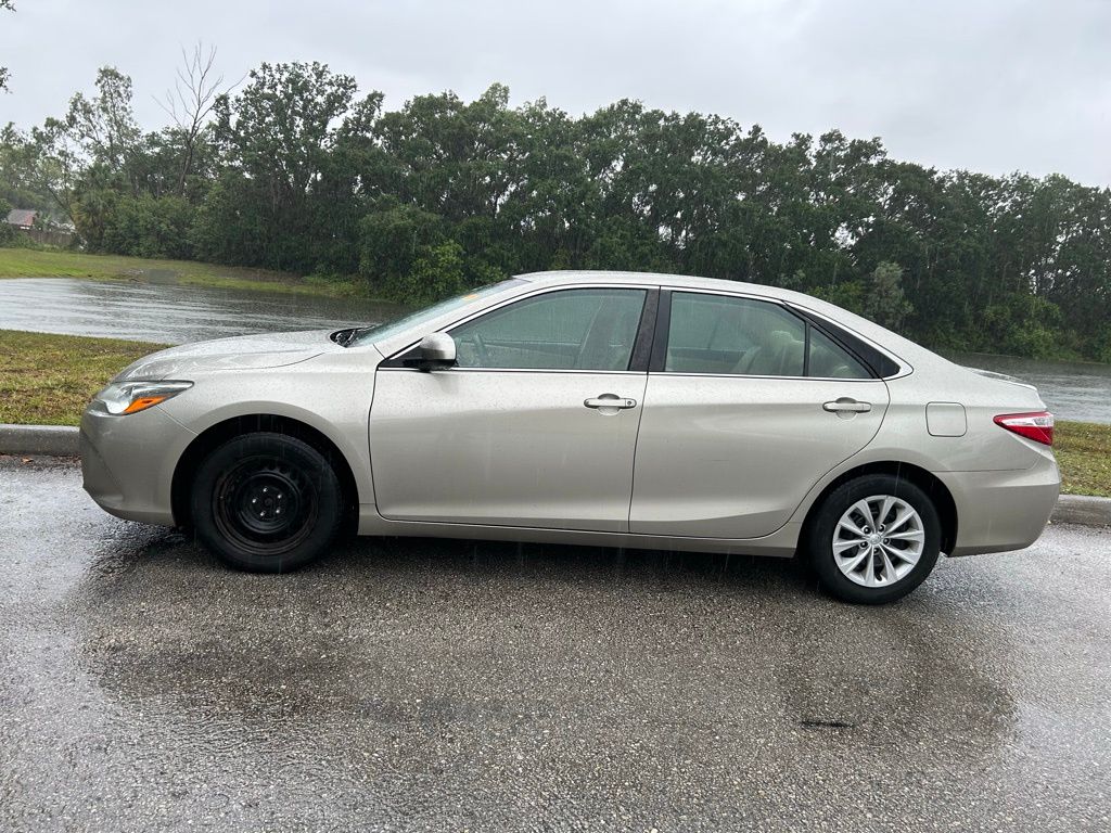 2017 Toyota Camry XSE 2