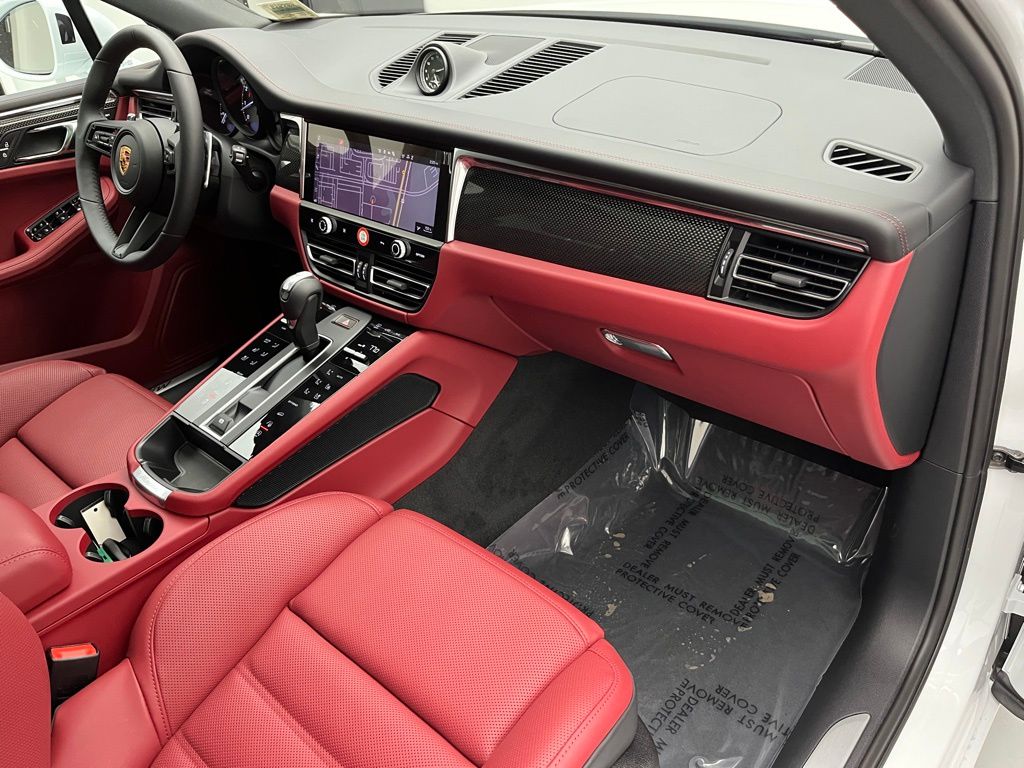 Thumbnail: 2026 Porsche Macan - 32