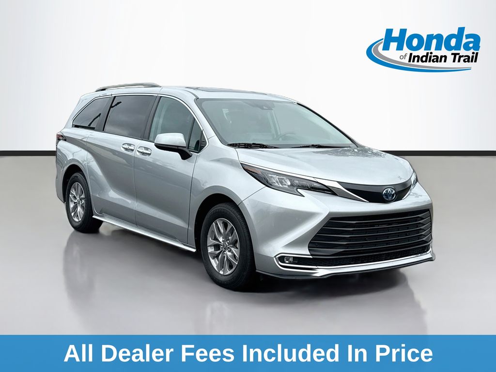 Celestial Silver Metallic 2024 Toyota Sienna Minivan Front-Wheel Drive Continuously Variable Transmission