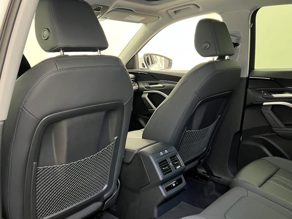 Thumbnail: 2025 Audi Q5 - 26