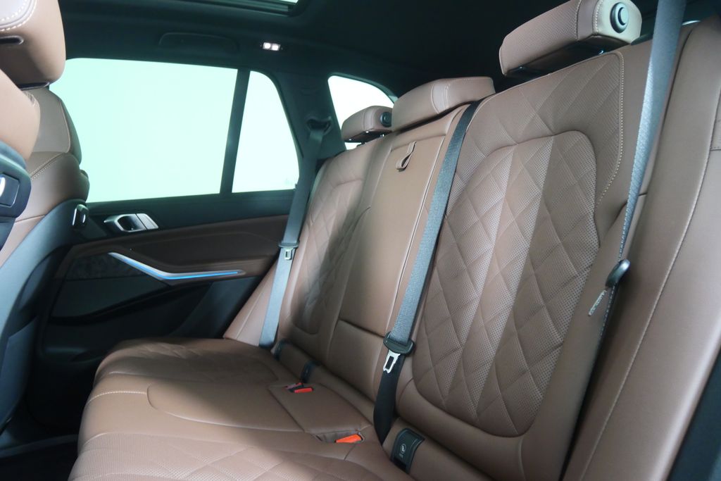 Thumbnail: 2026 BMW X5 - 15