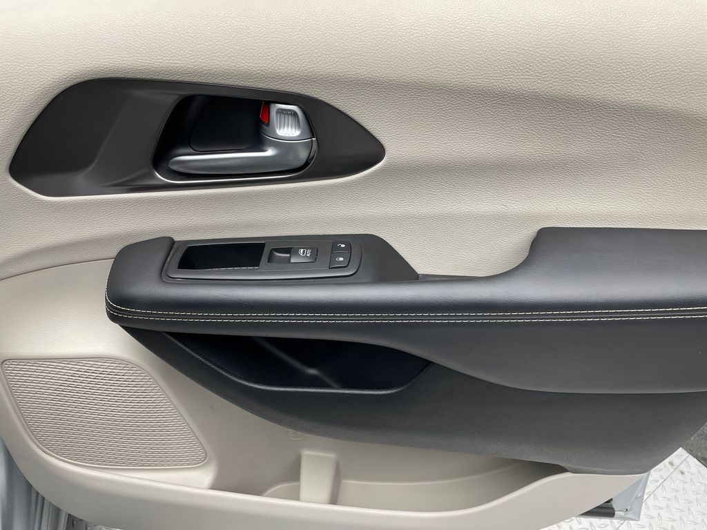 Thumbnail: 2024 Chrysler Pacifica - 15