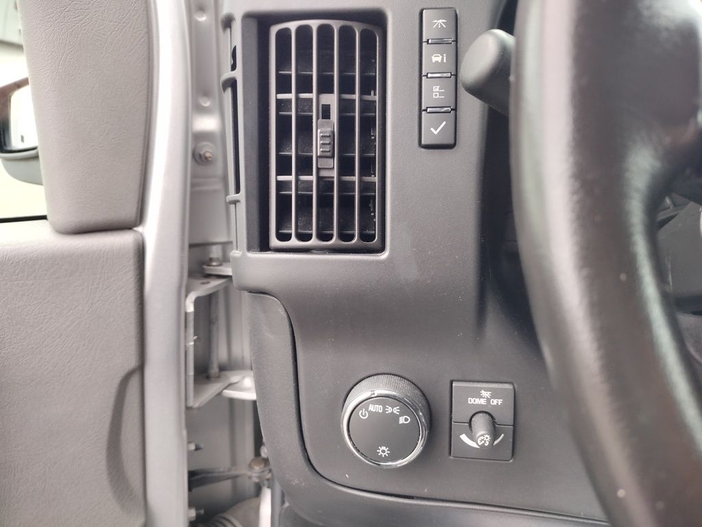 2022 Chevrolet Express 3500 LT photo