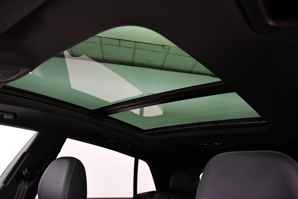 Thumbnail: 2025 Audi Q8 - 17