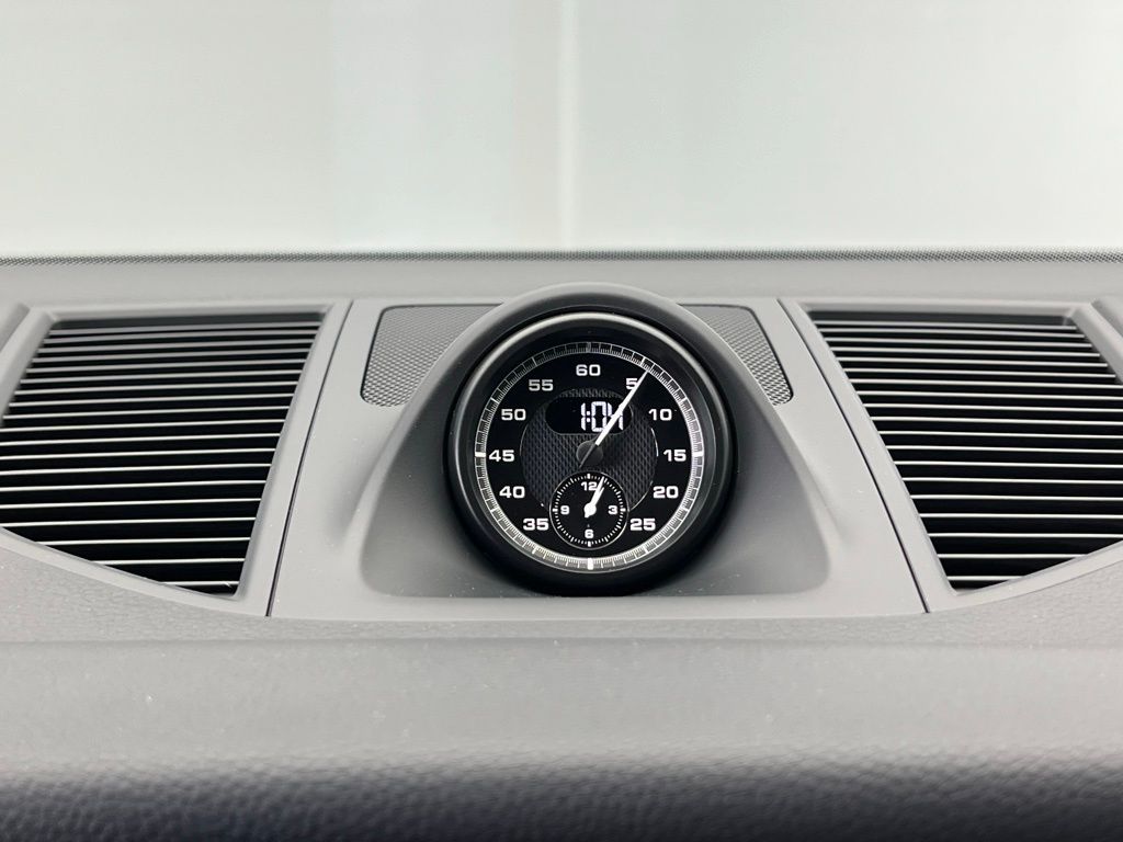 Thumbnail: 2026 Porsche Macan - 12