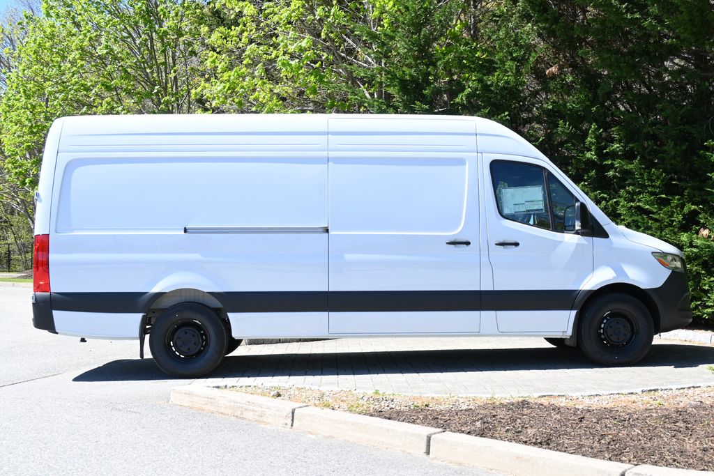 Thumbnail: 2025 Mercedes-Benz Sprinter - 8