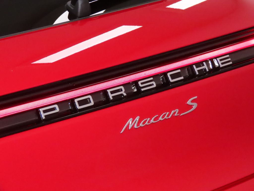 Thumbnail: 2026 Porsche Macan - 12