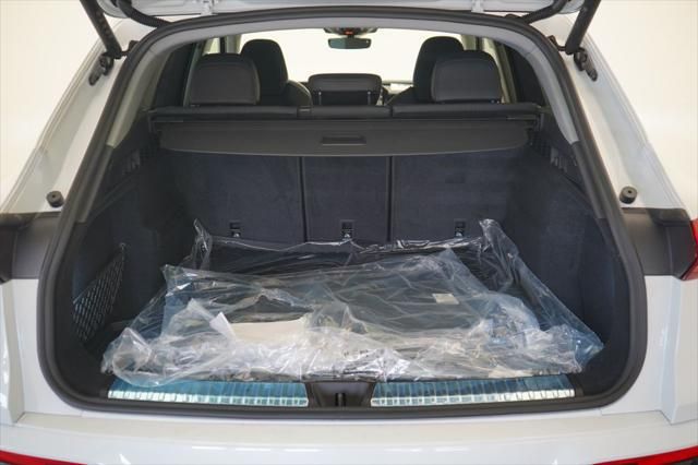 Thumbnail: 2025 Audi Q5 - 11