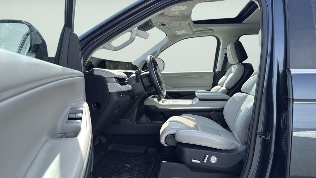 2025 Lincoln Navigator