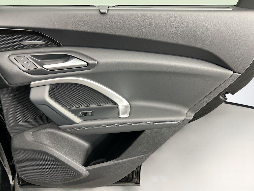 Thumbnail: 2025 Audi Q5 - 26