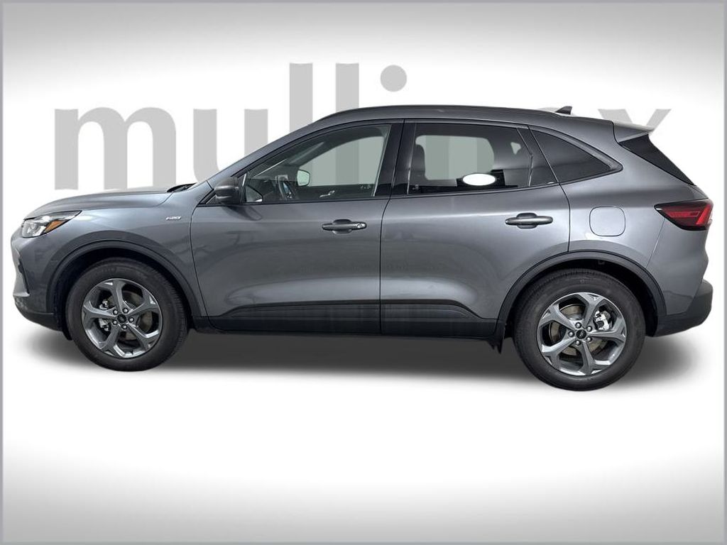 2025 Ford Escape ST-Line photo 2