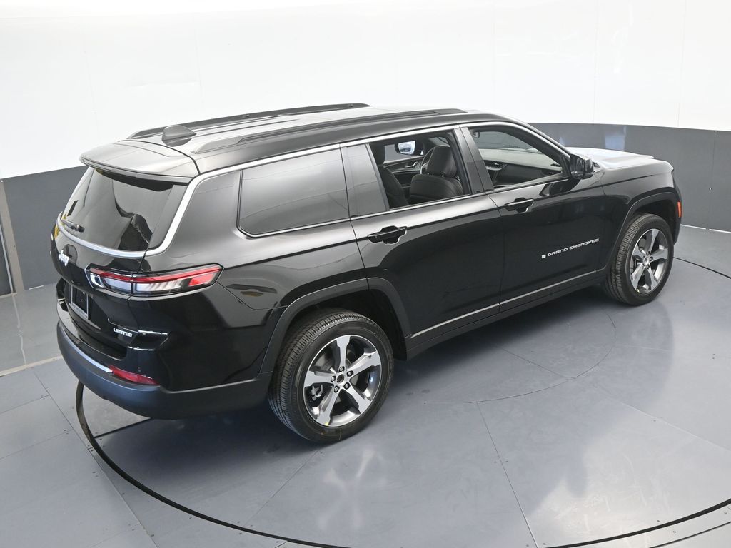 New 2026 Diamond Black Crystal Pearlcoat Jeep Limited image 49