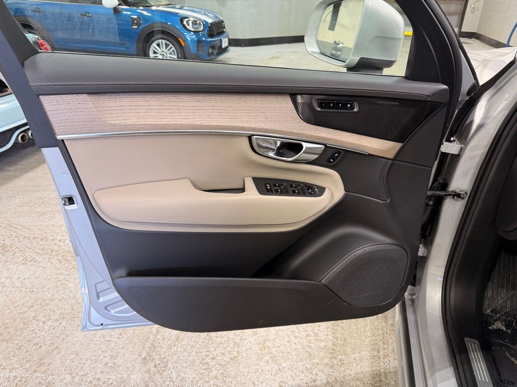 Thumbnail: 2025 Volvo XC90 - 10