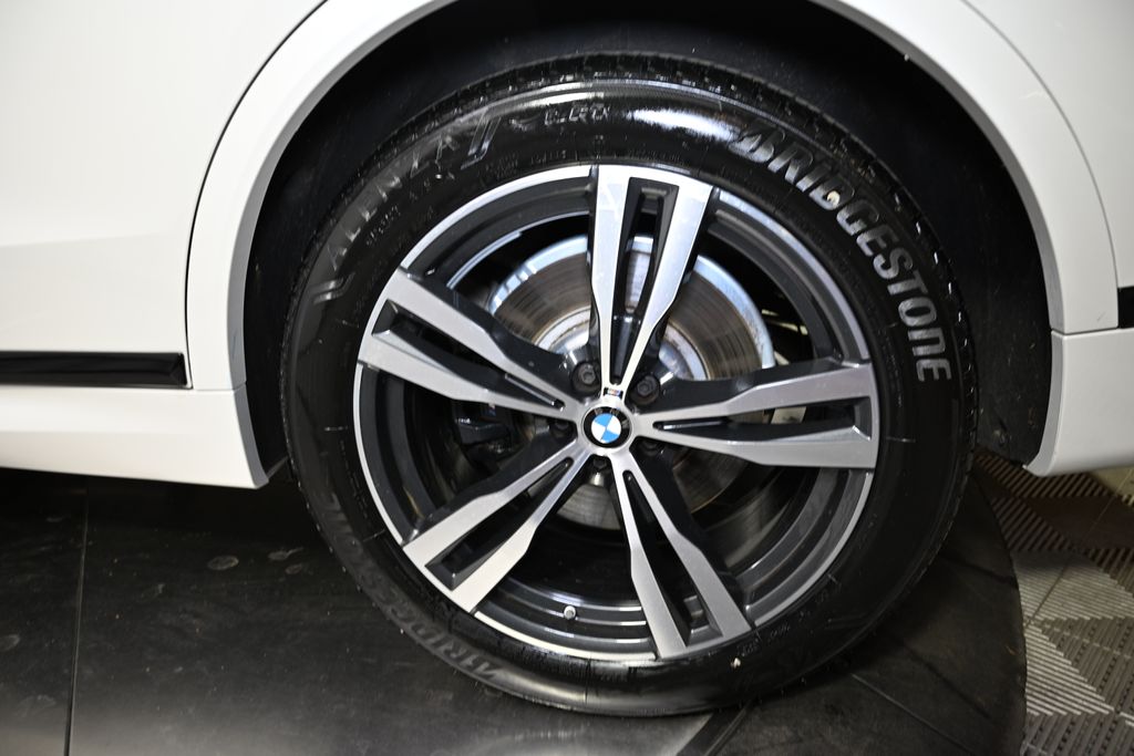 2023 BMW X7 xDrive40i 12