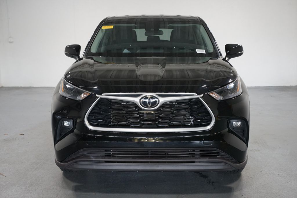 Thumbnail: 2022 Toyota Highlander - 2