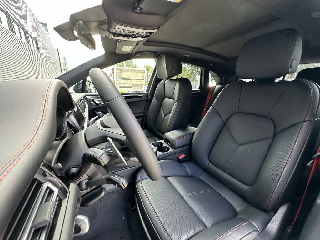 Thumbnail: 2026 Porsche Macan - 5