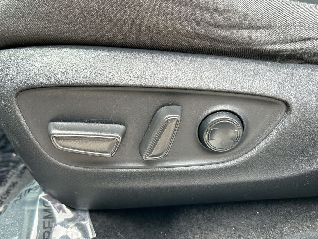 Thumbnail: 2021 Toyota RAV4 - 12