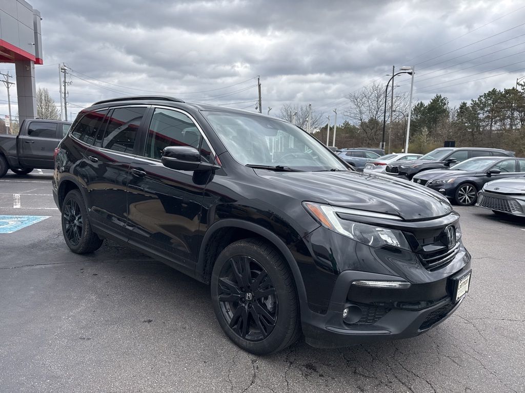 View vehicle photo 7