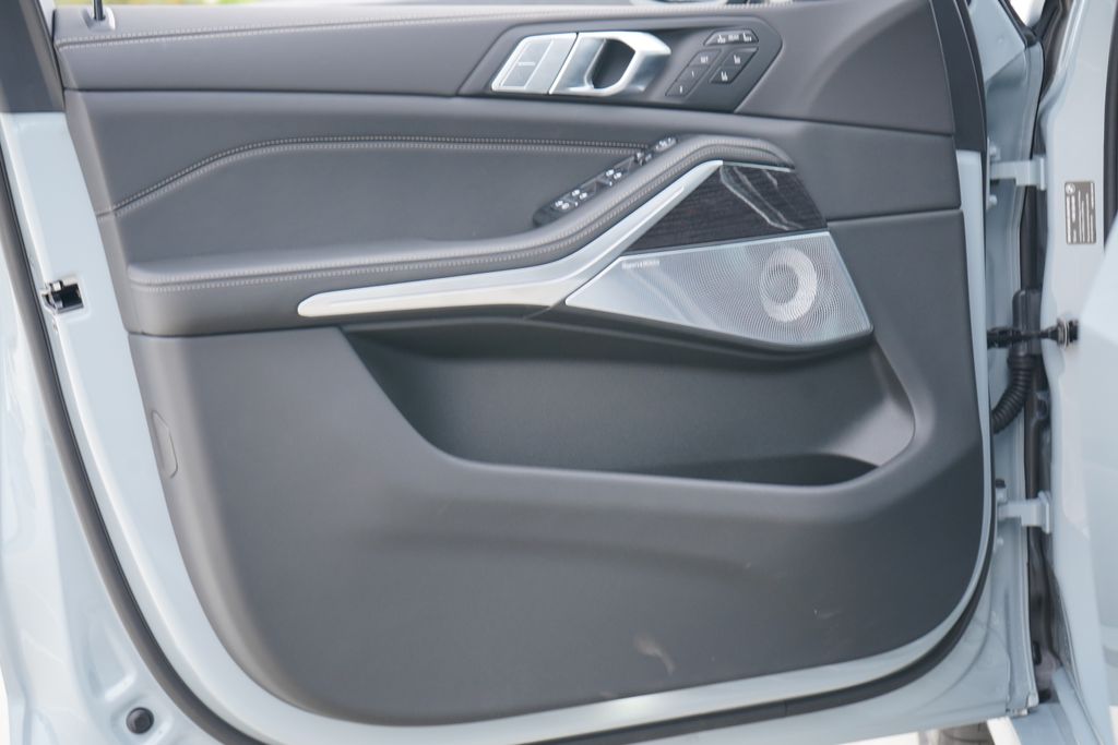 Thumbnail: 2026 BMW X7 - 8