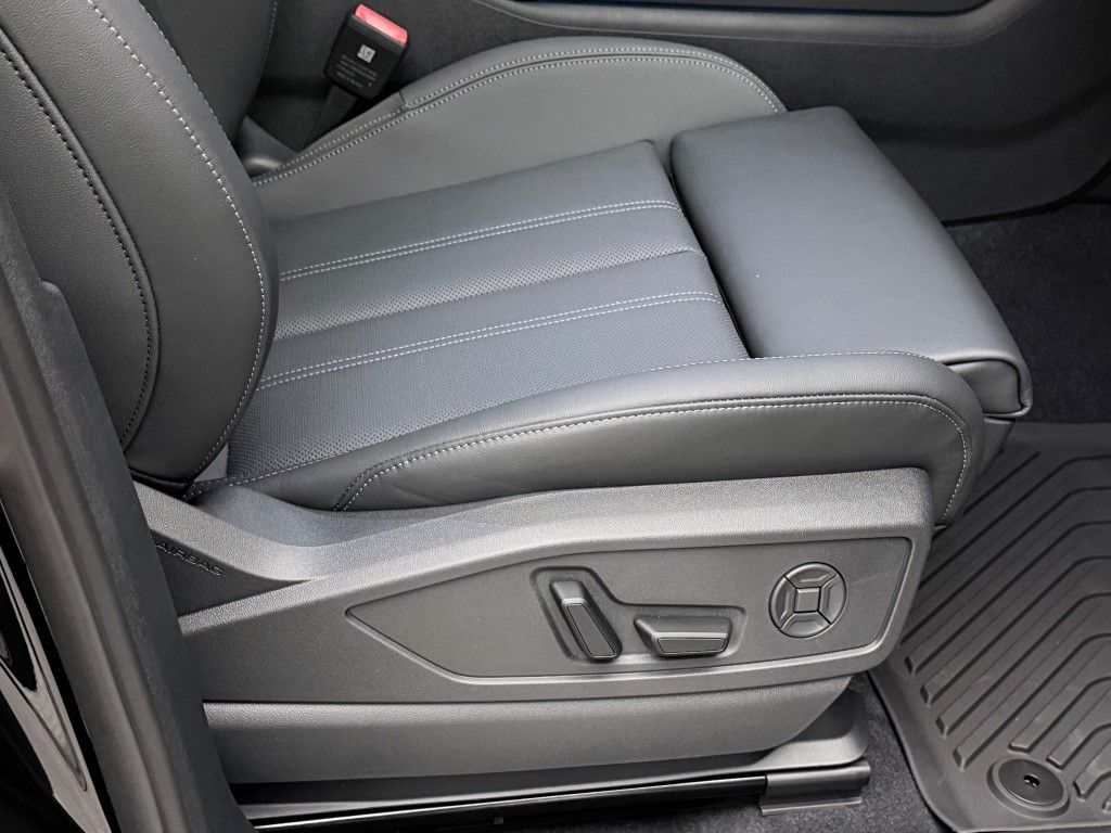 Thumbnail: 2025 Audi Q5 - 16