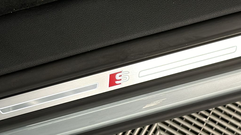 Thumbnail: 2024 Audi SQ8 - 32