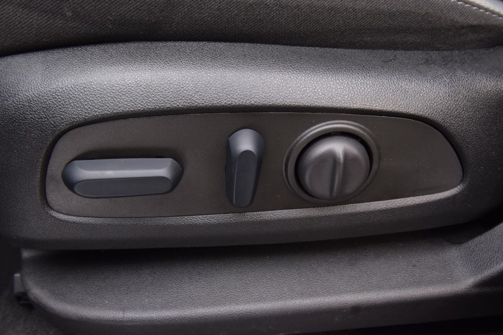 used 2023 Chevrolet Equinox car, priced at $17,200