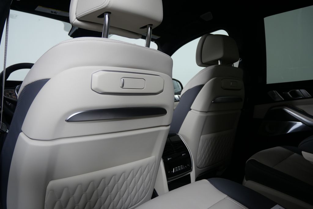 2025 BMW X7 Alpina XB7 19