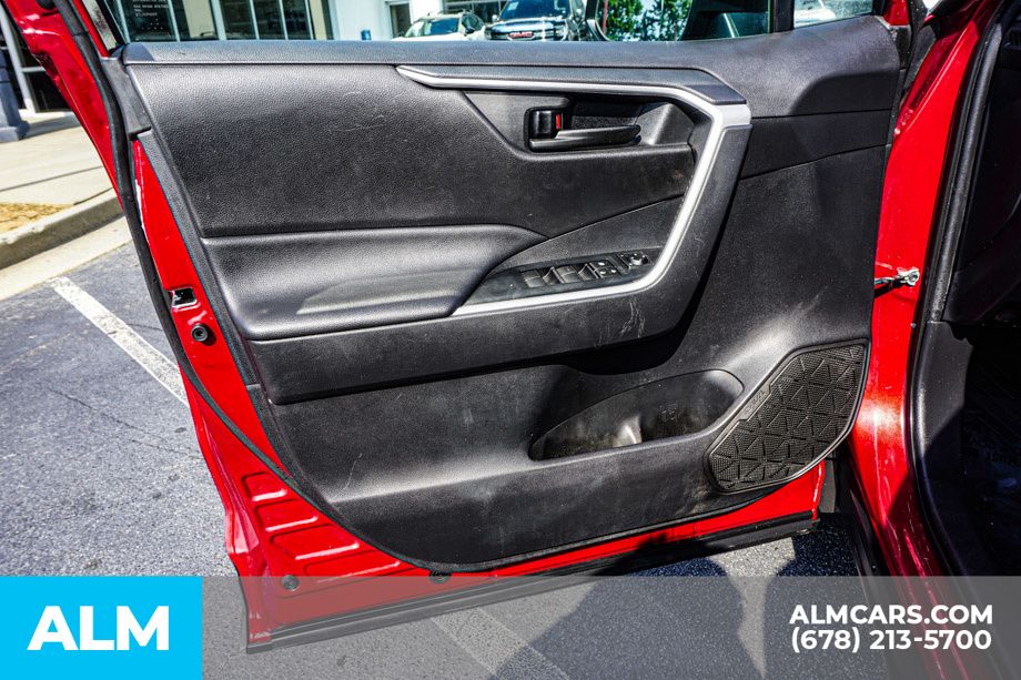 2021 Toyota RAV4 LE - Photo 46