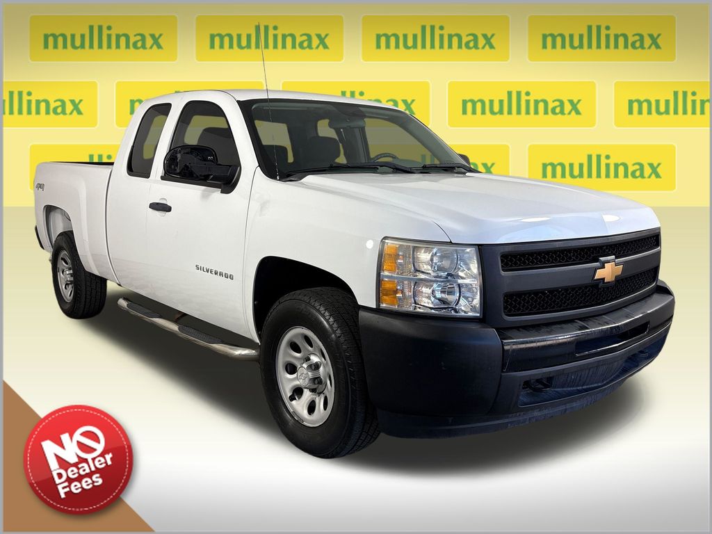 Summit White 2013 Chevrolet Silverado 1500 Pickup Truck Four-Wheel Drive 4-Speed Automatic Overdrive