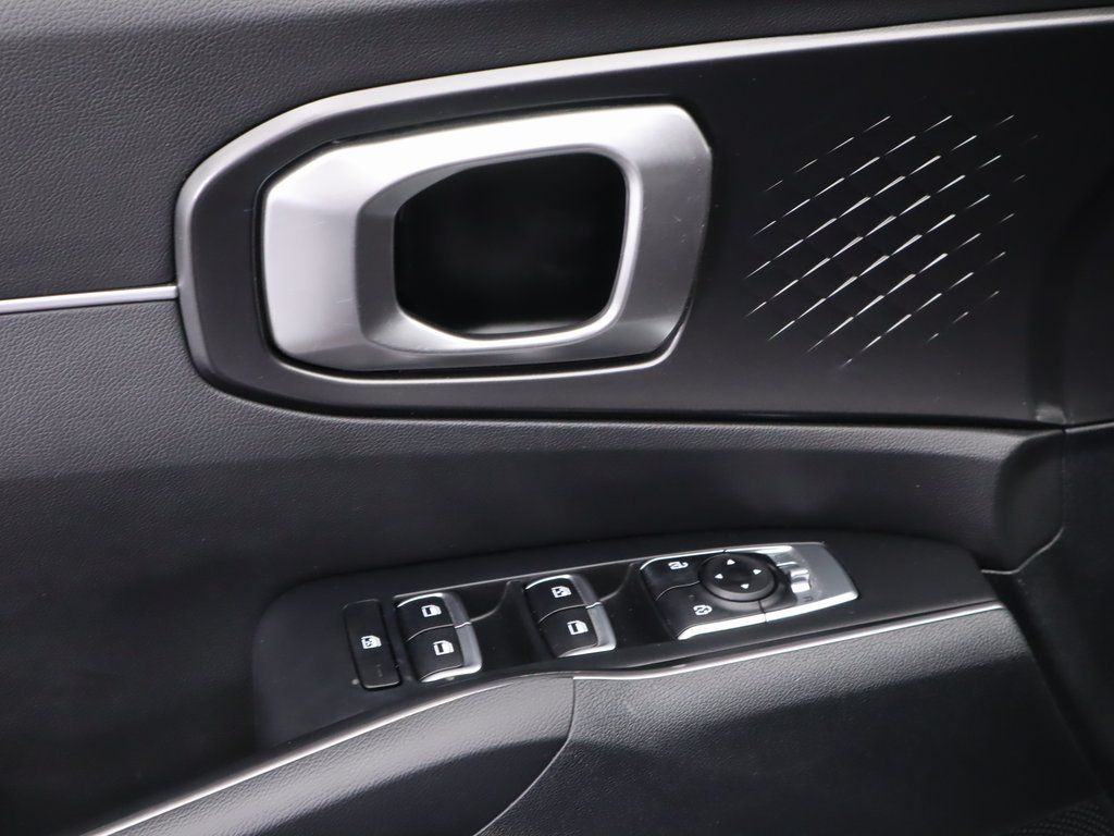 Thumbnail: 2022 Kia Sorento - 24