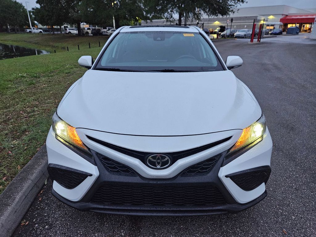 2022 Toyota Camry SE 8