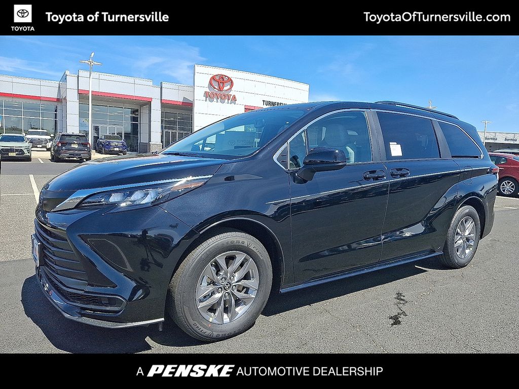 2025 Toyota Sienna LE -
                Turnersville, NJ