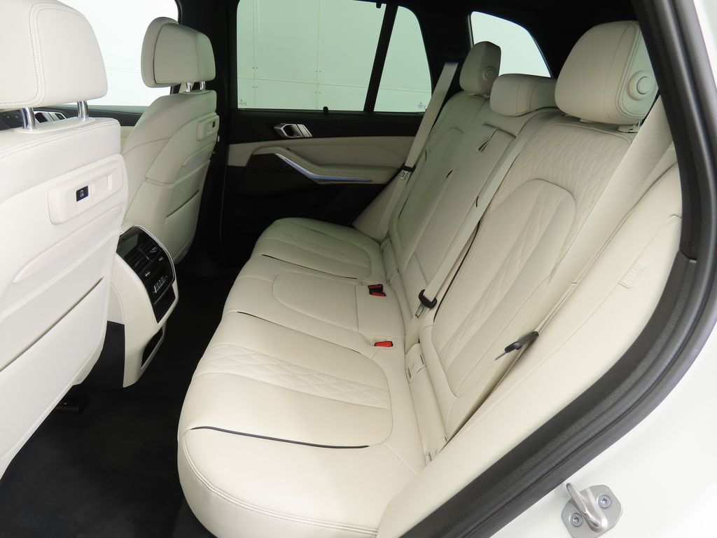 Thumbnail: 2023 BMW X5 - 21