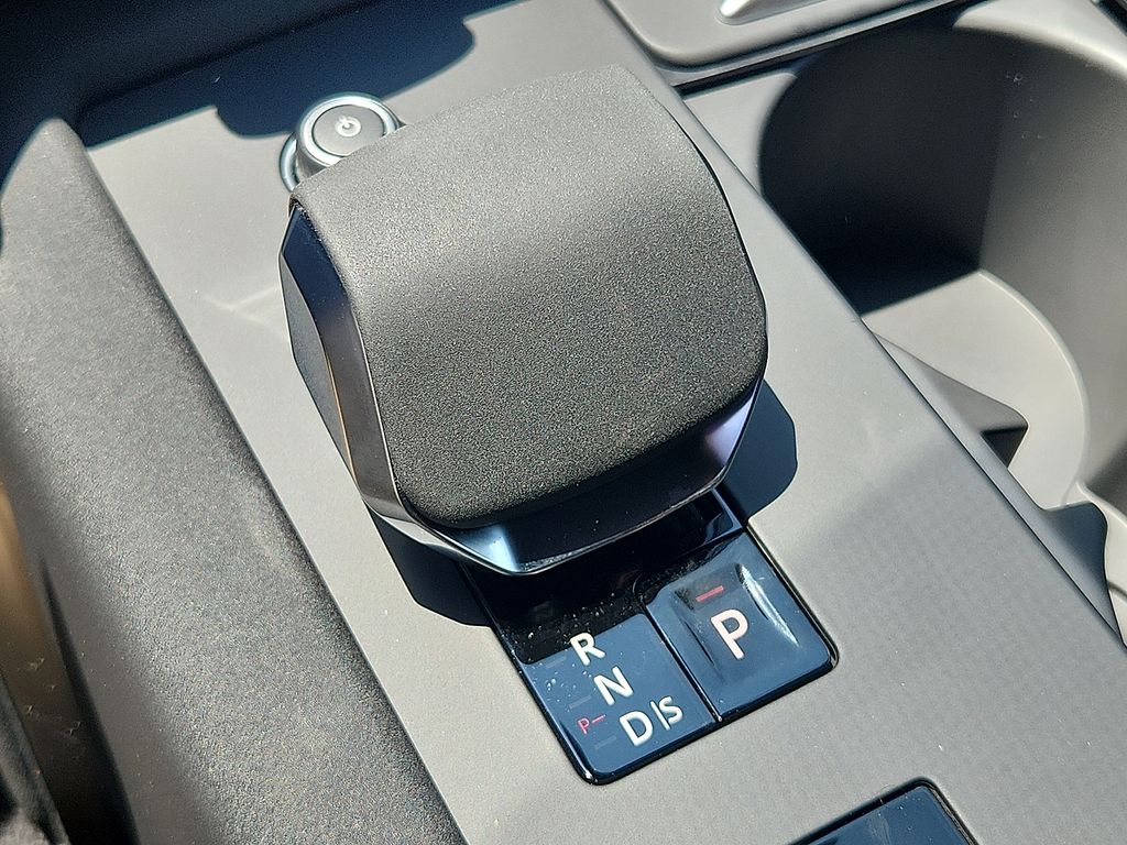 Thumbnail: 2025 Land Rover Discovery - 7