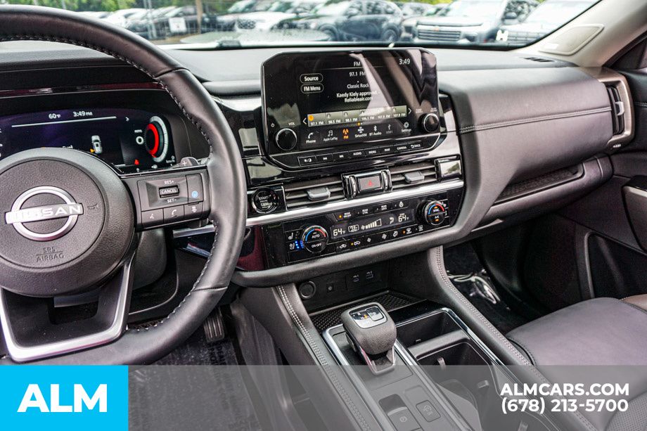Used 2025 White Nissan Platinum image 33
