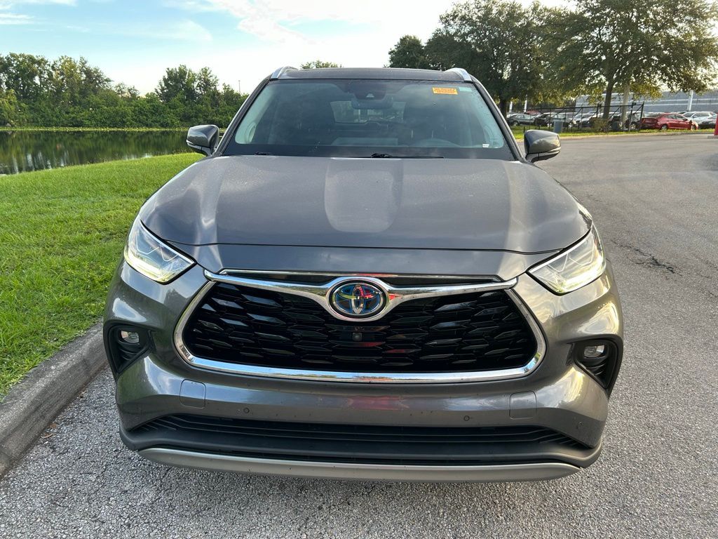 Thumbnail: 2022 Toyota Highlander - 8