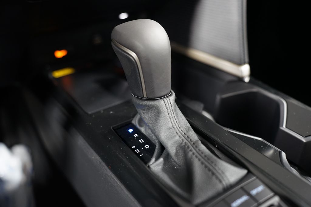 2025 Toyota Camry SE 22