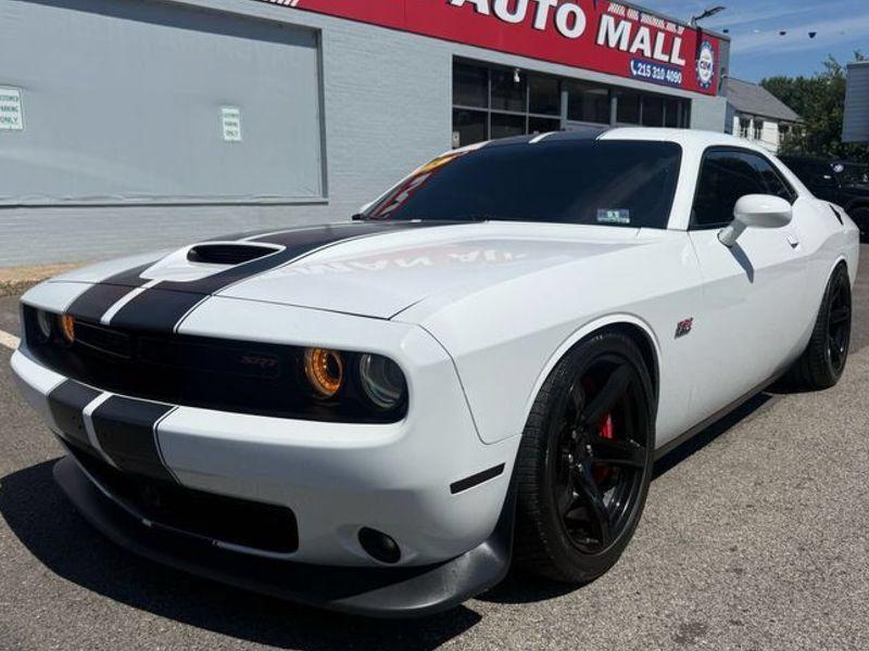 Bright White Clearcoat 2015 Dodge Challenger Coupe Rear-Wheel Drive 8-Speed Automatic