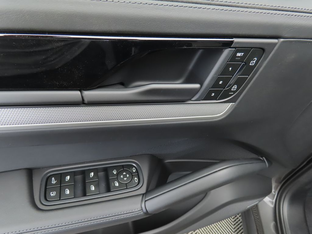 Thumbnail: 2025 Porsche Cayenne - 25