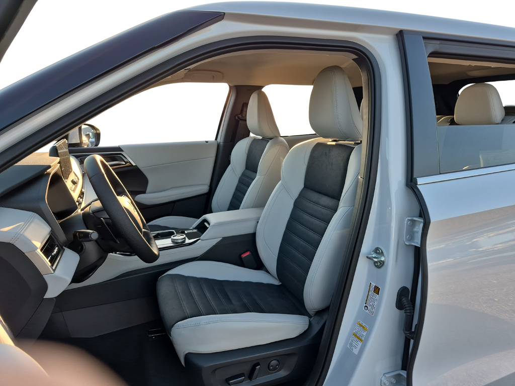 2026 Mitsubishi Outlander SE - 9